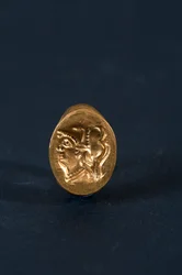Ring mit Kopf der Athena (Goldblatt)